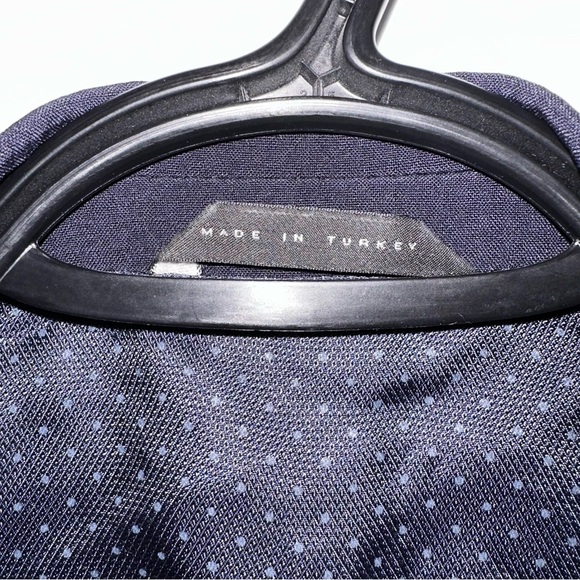 BOSS Hugo Boss Navy Blue 100% Virgin Wool Blazer Jacket 40R EUC Lightweight - Picture 3 of 9